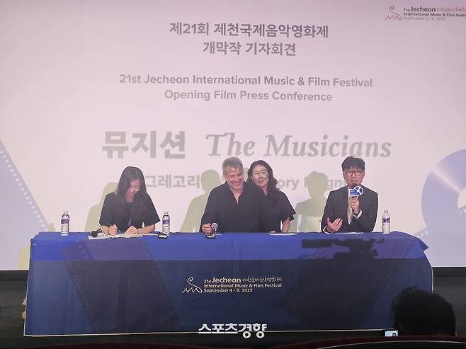 현악기 포스터